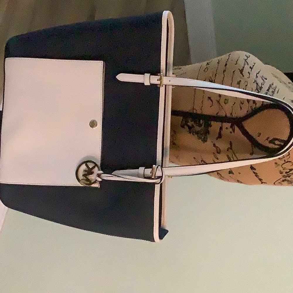 Michael Kors blue and white shoulder bag. Excellent condition